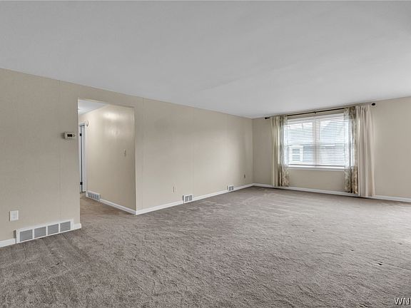 4th image of 1420 Maple Rd APT 6