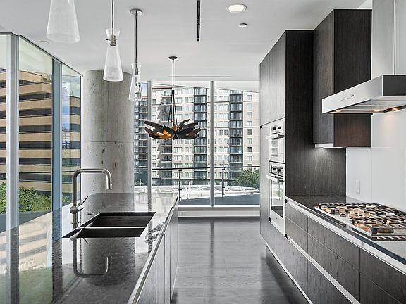2nd image of 3130 N Harwood St #6LQ8UY