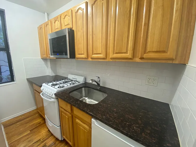 21 Jones St #2 — Photo 4