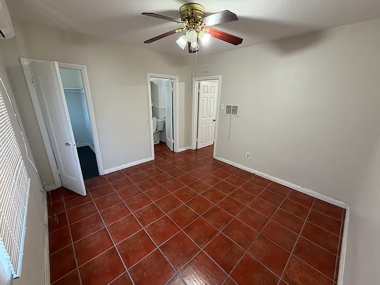 729 Martin Luther King Jr Ave — Photo 11