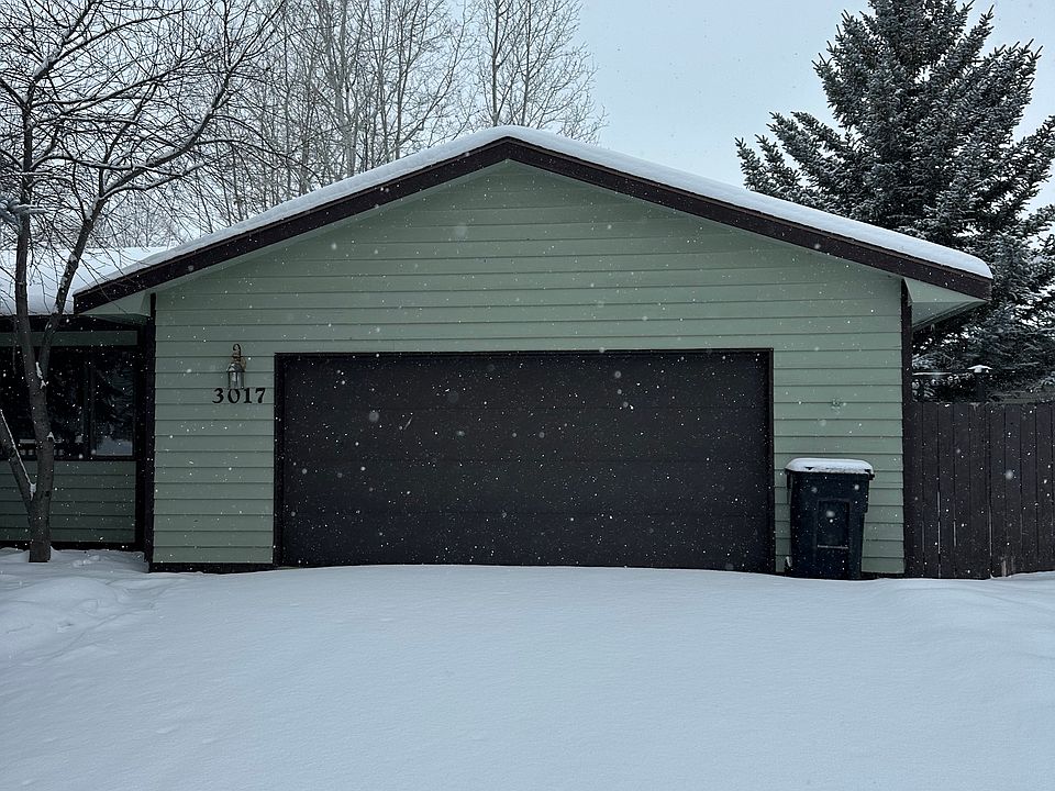 1st image of 3017 Canyon Dr