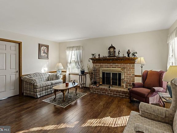 2nd image of 23 Eastbrooke Dr