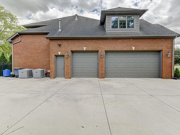 5th image of 9937 Tanglewood Ct