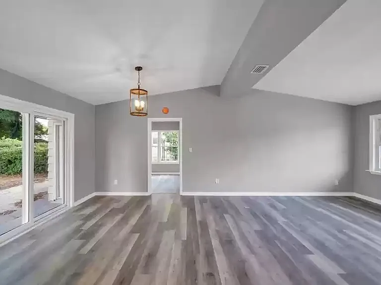 360 Chicago Ave — Photo 24