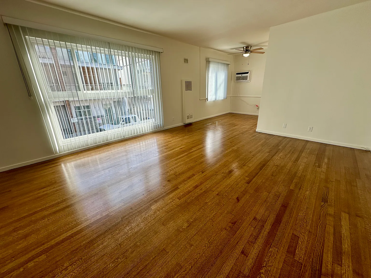 1 bed, 700 sqft, $1,985 — Photo 3