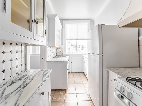 5th image of 2015 Stockton St APT 2
