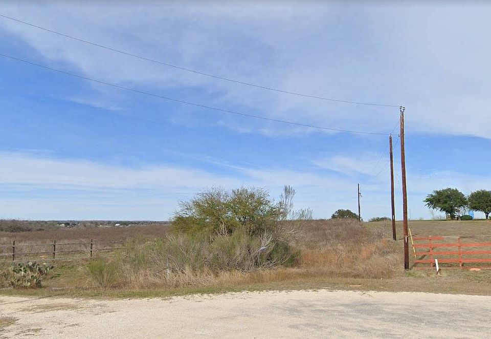 1st image of 605 Hilltop Cir
