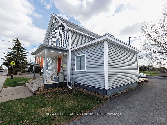 3rd image of 136 Main St S