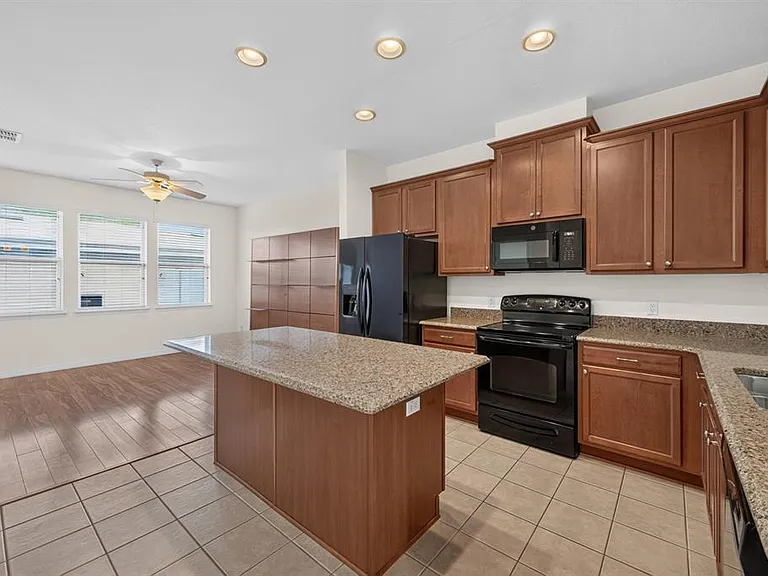 7516 Bentonshire Ave — Photo 4