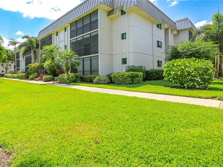 788 Park Shore Dr #D27 — Photo 6