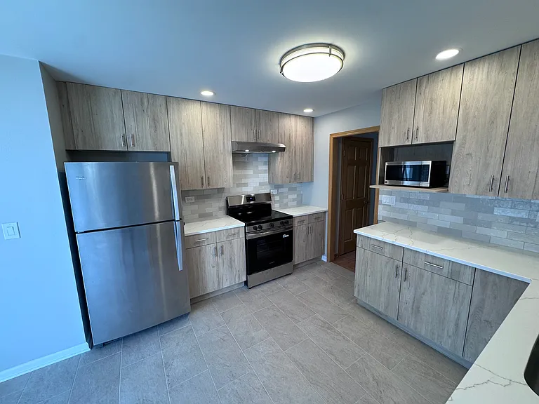 786 Greenwood Rd — Photo 7