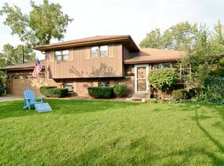 1N030 Farwell St, Carol Stream, IL 60188