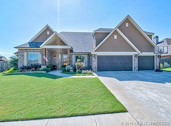 3 car over sized garage - Sprinkler System!