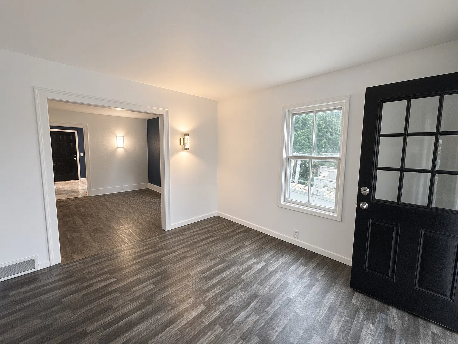 3 bed, 1500 sqft, $1,600 — Photo 2