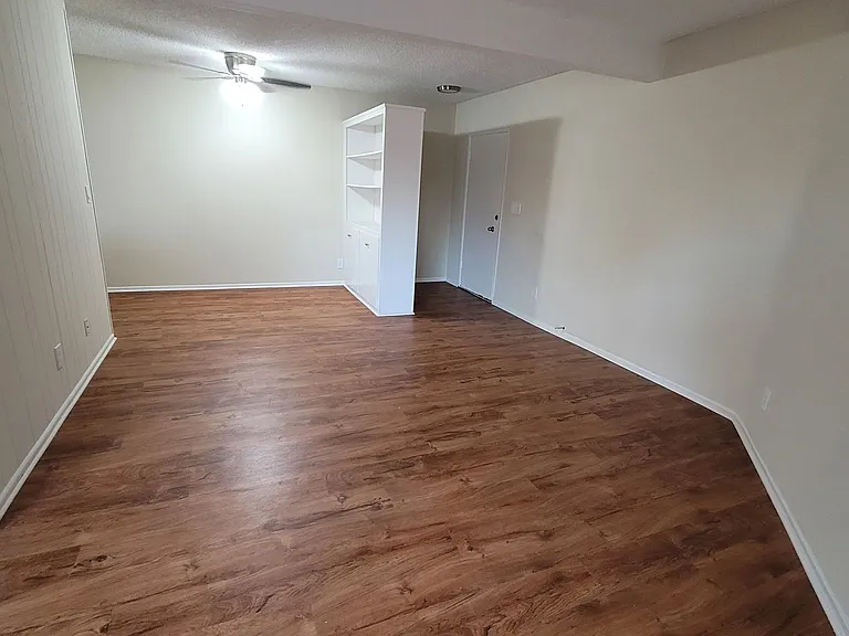 Lido Isle Apartments — Photo 18