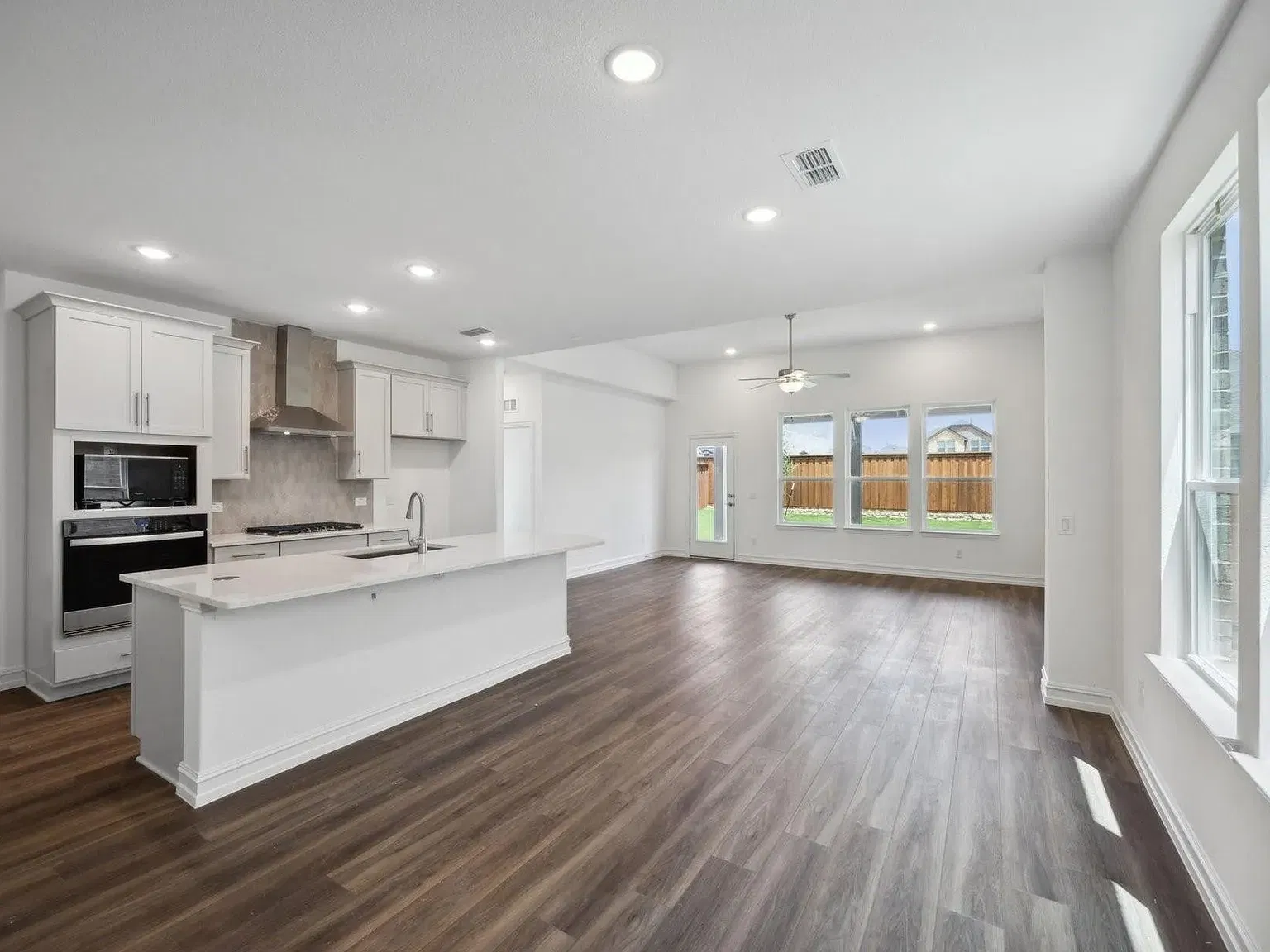 4 bed, 2107 sqft, $2,750 — Photo 3