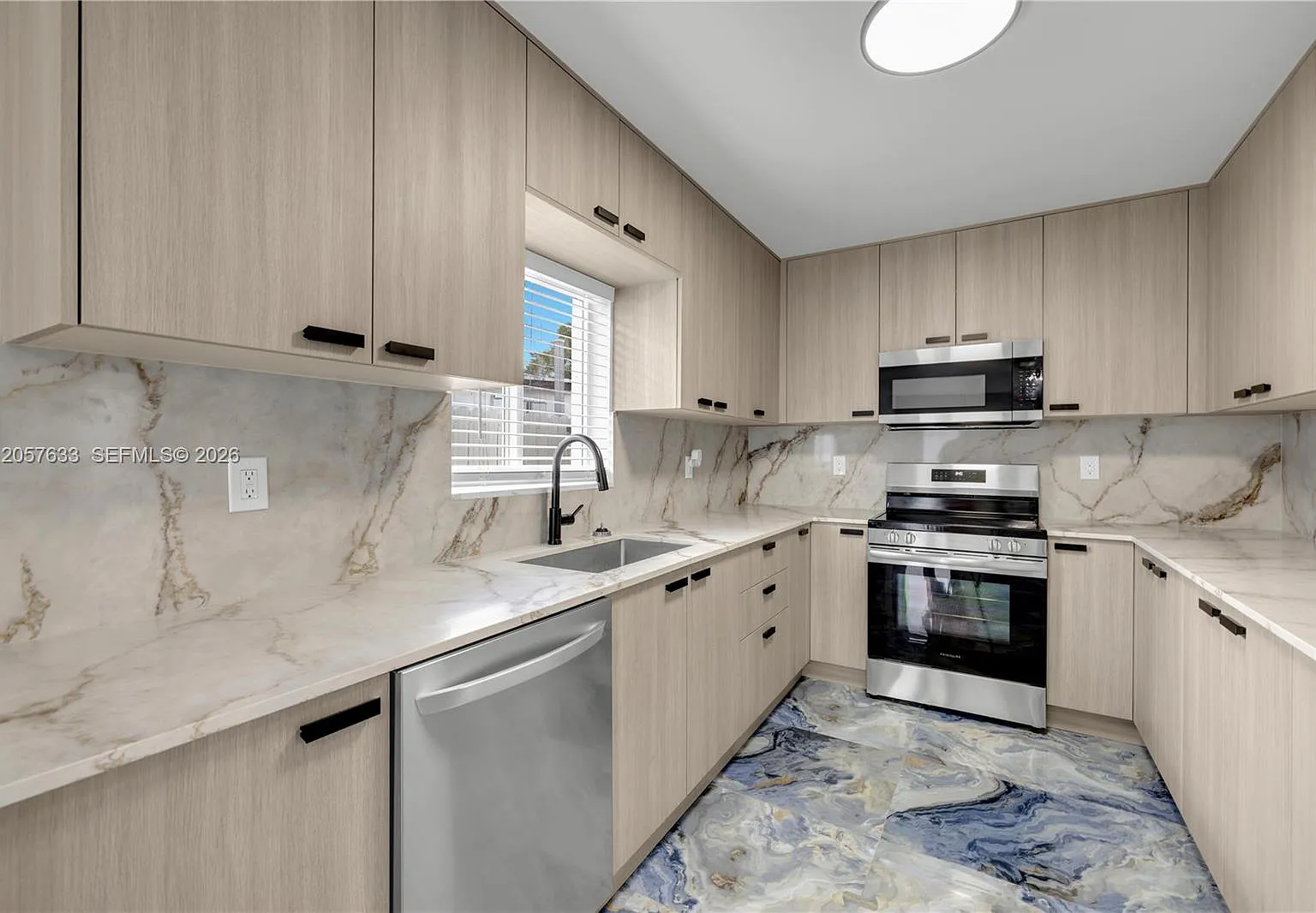 Heftler Homes Sec 3 — Photo 4