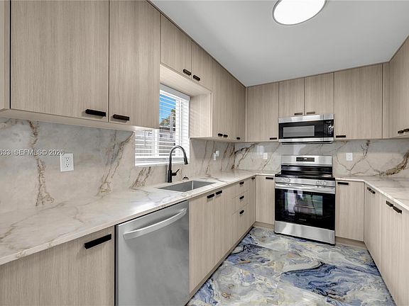 4th image of 10350 SW 48th St #2