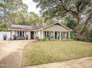 701 Pine Hills Rd, Ocean Springs, MS 39564