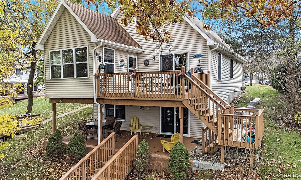 10521 Runyan Lake Poin, Fenton, MI 48430 Zillow