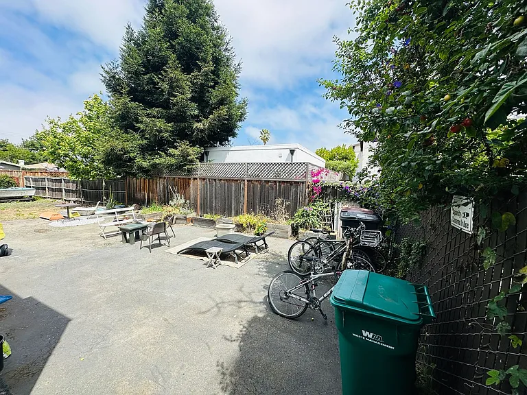 Urban Oasis! North Oakland 58th St Garden Apartments — Photo 12
