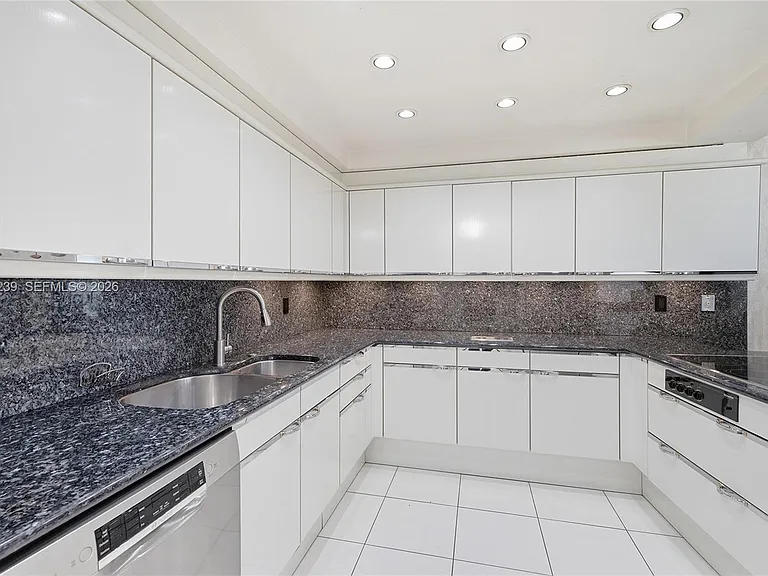 9801 Collins Ave #14D — Photo 36