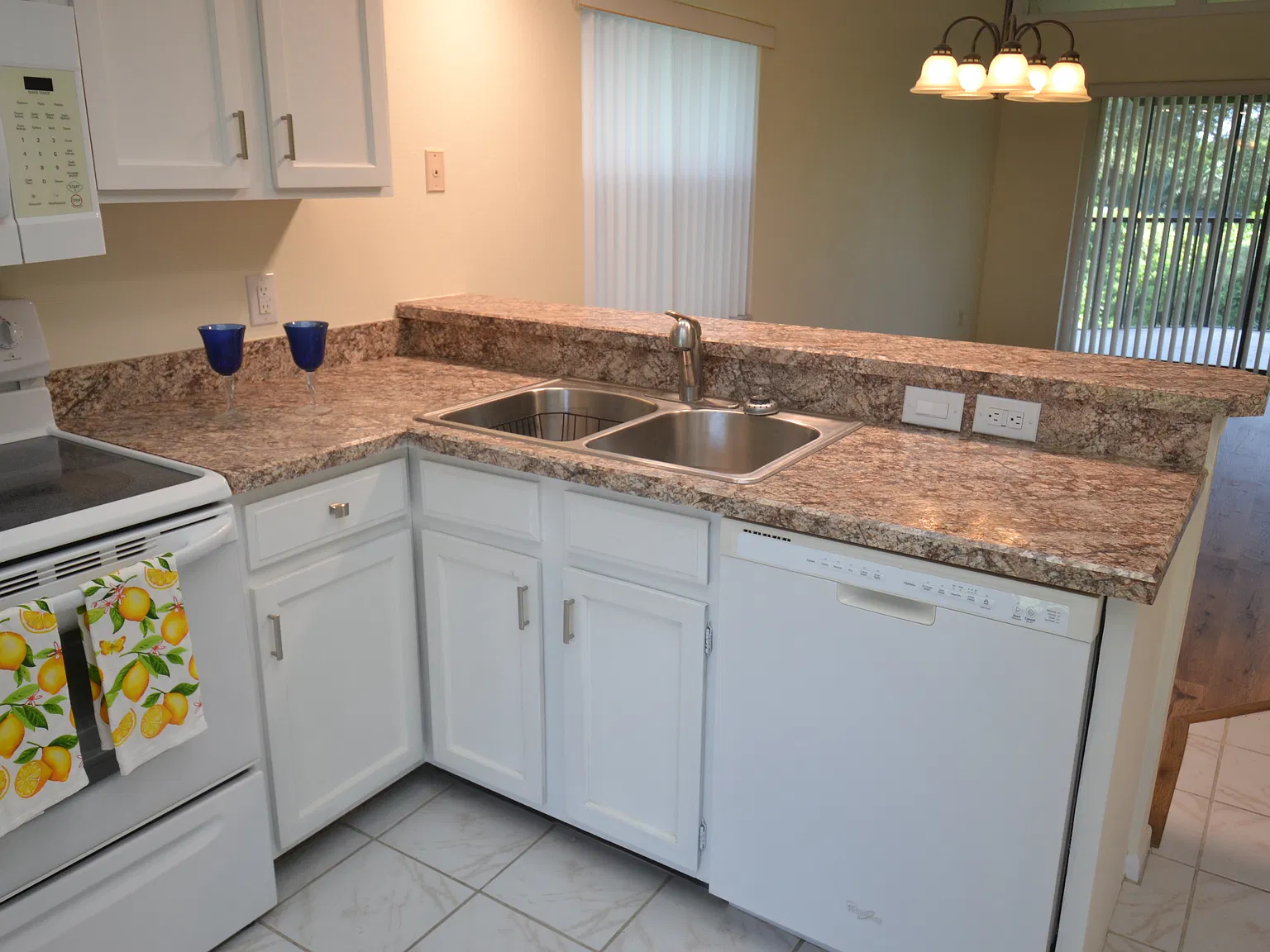East Lake Woodlands 2 bedroom Upstairs — Photo 3