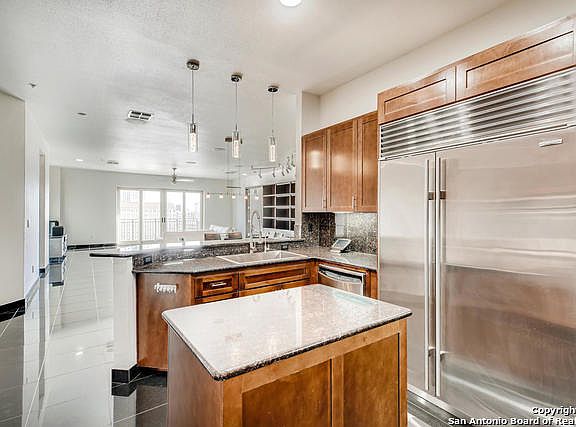 5th image of 230 Dwyer Ave #1001