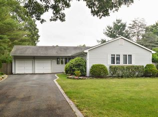522 Elder Ln, Lake Ronkonkoma, NY 11779