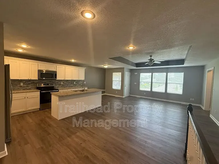 605C S Hillcrest St — Photo 5