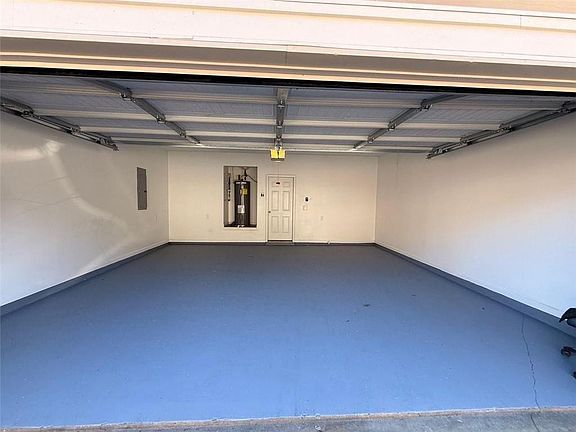 4th image of 2450 Oakleaf Cir