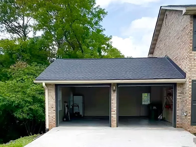 1018 Windridge Dr — Photo 2