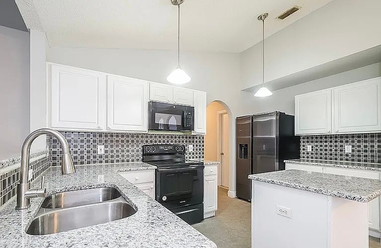 1st image of 802 Blanc Ct