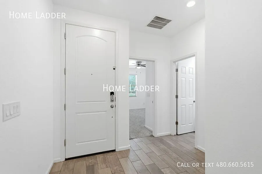 Modern 5-Bedroom Home in Sought-After Layton Lakes! — Photo 4