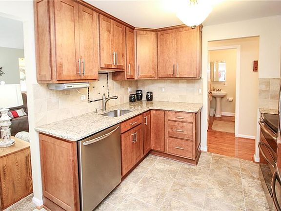 3rd image of 65 Great Meadow Cir