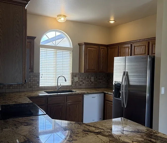 682 W Criterion St — Photo 9