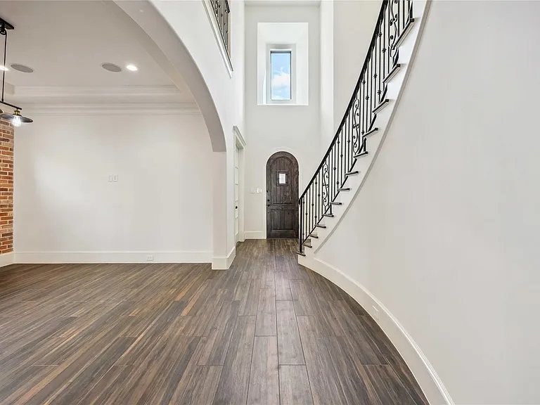 215 Malone St — Photo 8