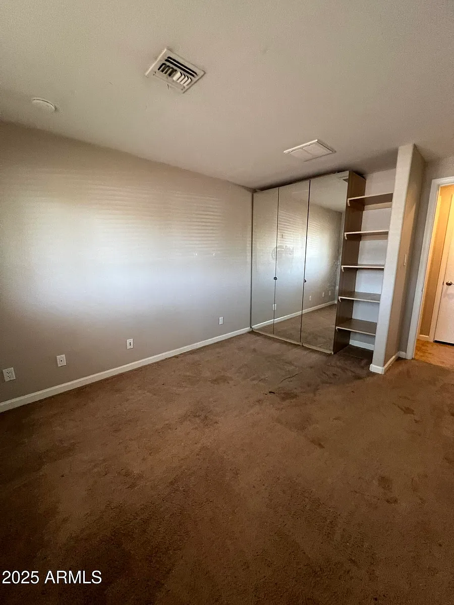 Building Photo - 233 E Huntington Dr #233