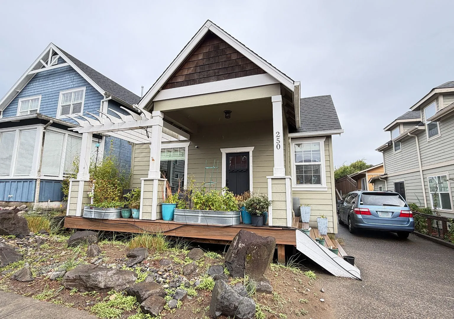 250 12th Ave #1, Seaside, OR 97138 — Photo 1