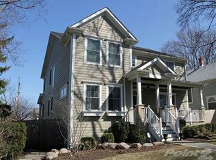 122 4th St, Libertyville, IL