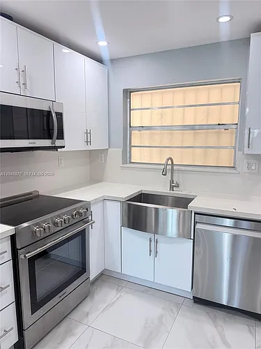 453 SW 2nd St #306C Photo 1