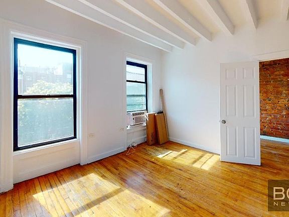 4th image of 81 2nd Ave APT 3