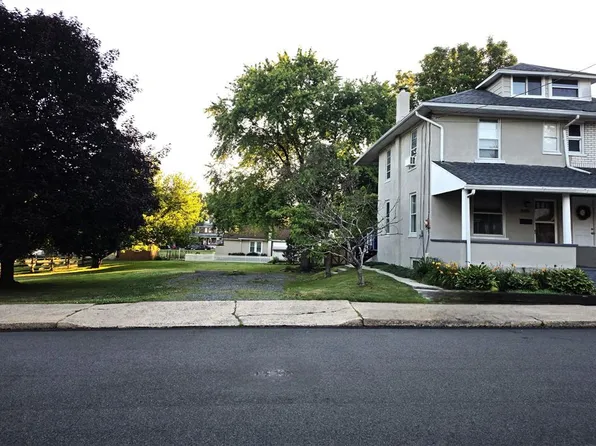 325 Delong Ave, Emmaus, PA 18049