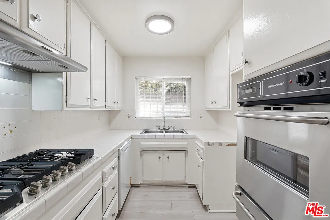 3 bed, 2.0 bath, 1400 sqft, $4,195 — Photo 4