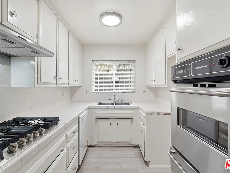 2332 S Beverly Glen Blvd #3 — Photo 4