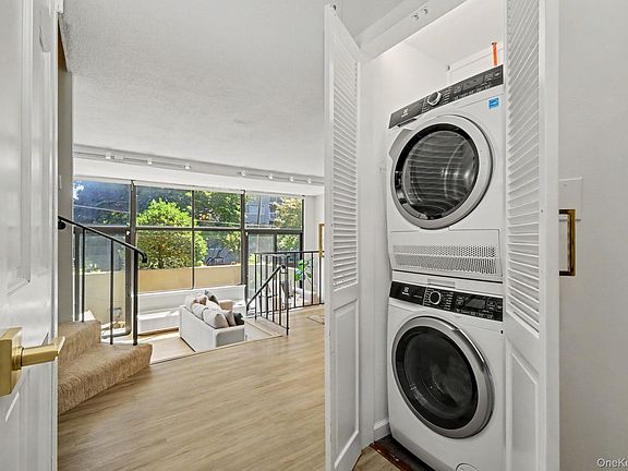 5th image of 15 Stewart Place #1S