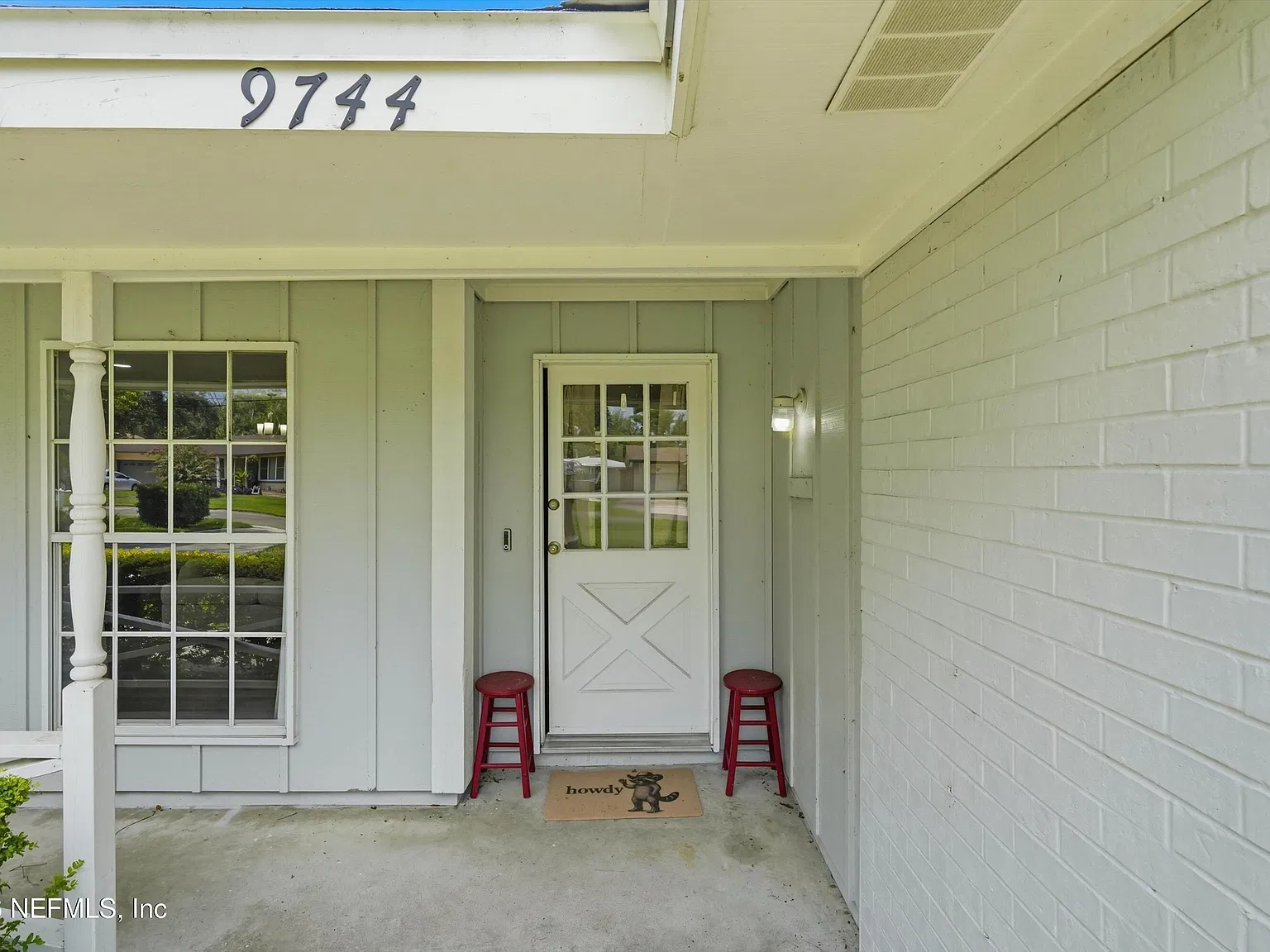 3 bed, 2.0 bath, 1368 sqft, $2,000 — Photo 2
