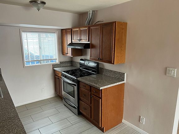 5th image of 5941 Arroyo Dr APT C