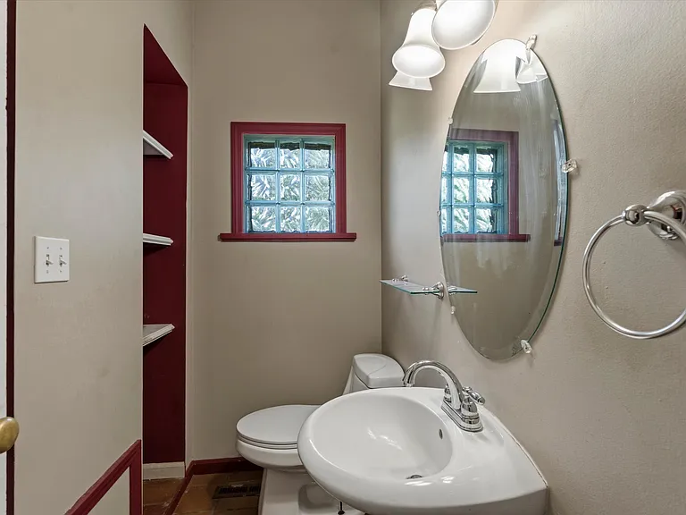 1011 Jackson St — Photo 11