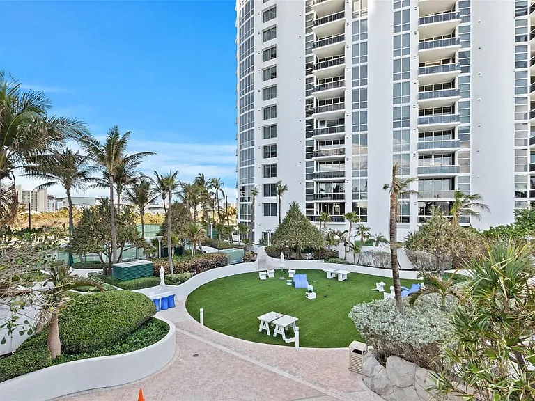 18001 Collins Ave #ID1227546P — Photo 22